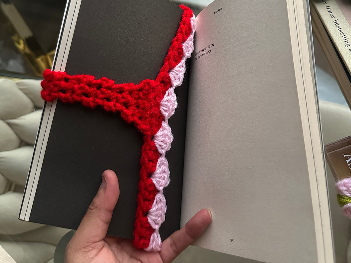 ‘No Strings Attached’ Book Thong